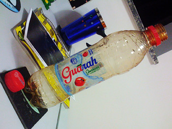 Guarah sobre minha mesa 'levemente organizada' Guarah sobre minha mesa 'levemente organizada'