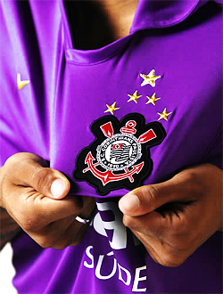 Camisa roxa do Corinthians, pra quem � louco pelo Tim�o